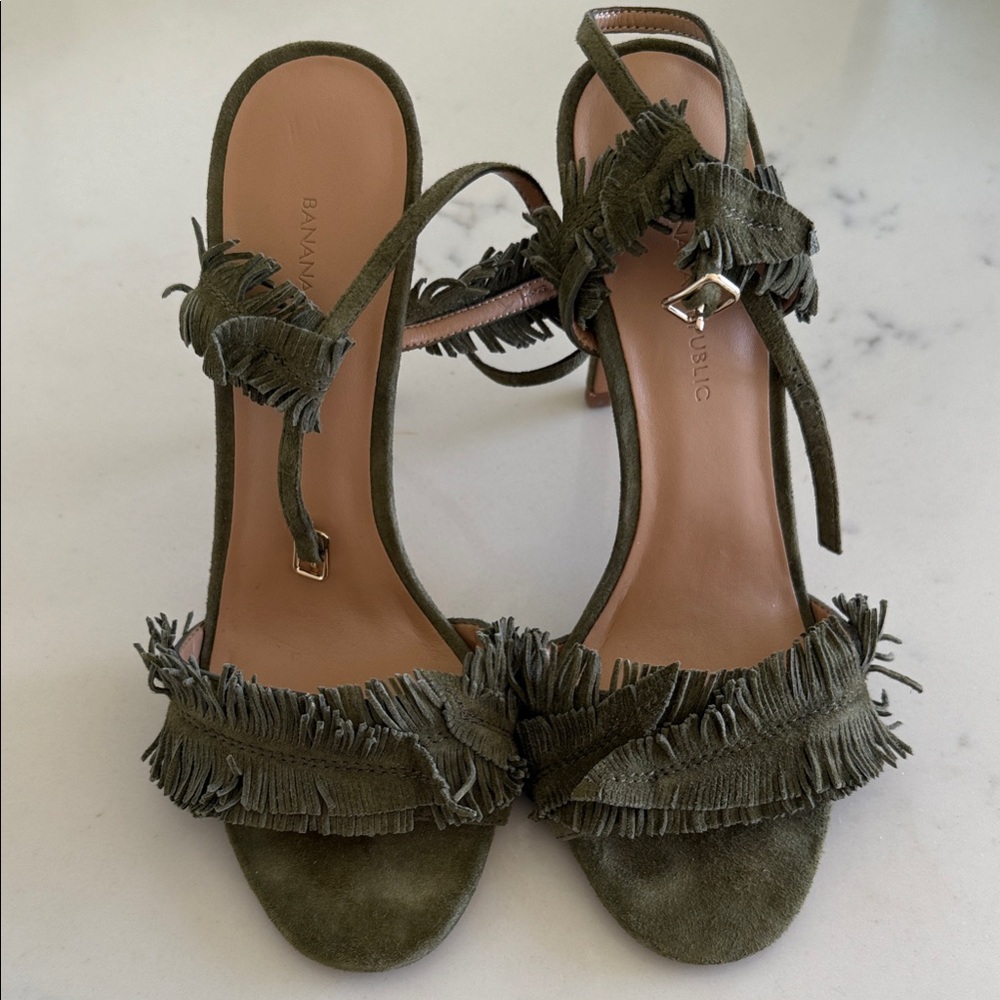 NWOT Banana Republic Bryn Suede Feather Fringe Strappy Heels